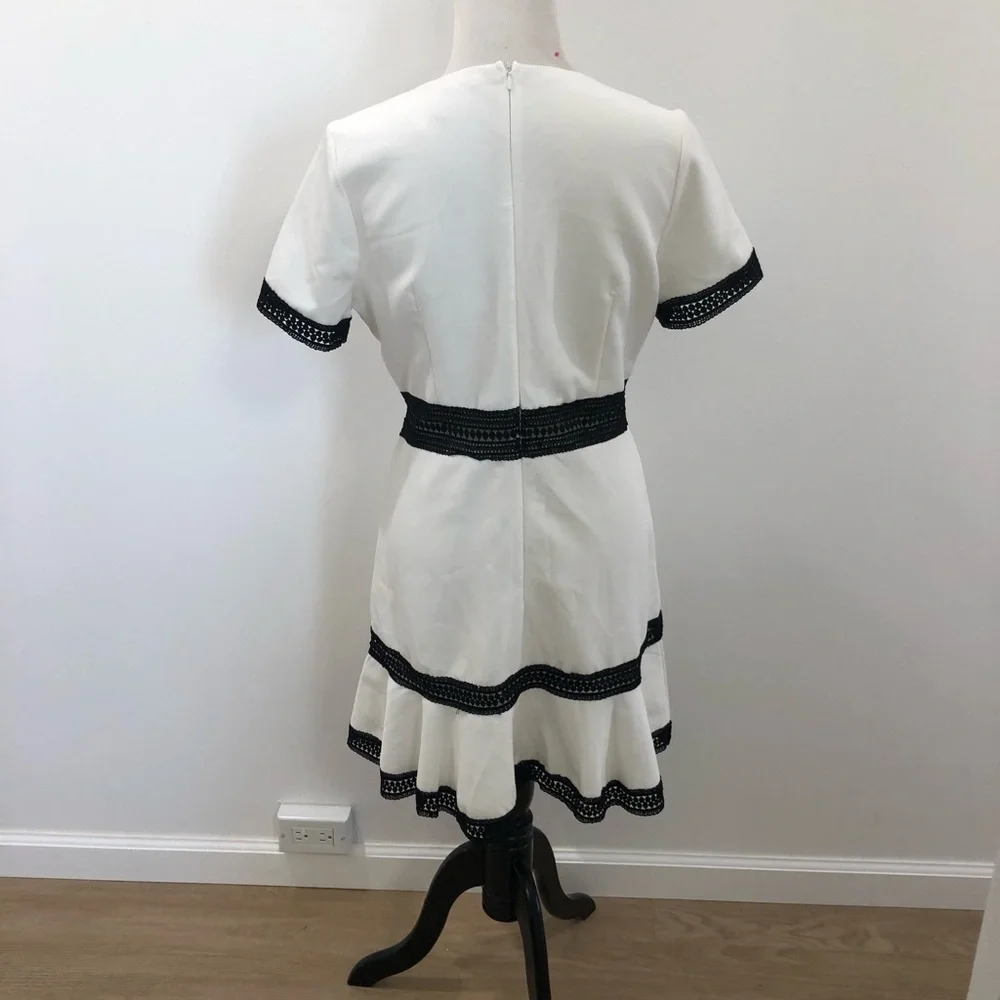 Chic Women's Mini Dress - White and Black - Picture 6 of 7